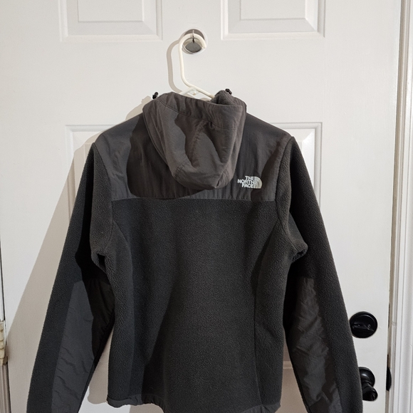 The North Face Womens Dark Gray  Denali Jacket With Hood - Picture 14 of 16